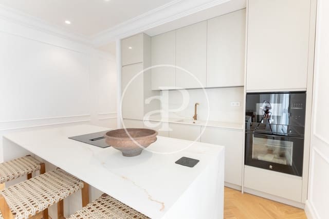 3 soveværelse Lejlighed til leje i Almagro, Madrid by - € 4.500 (Ref: 9116346)