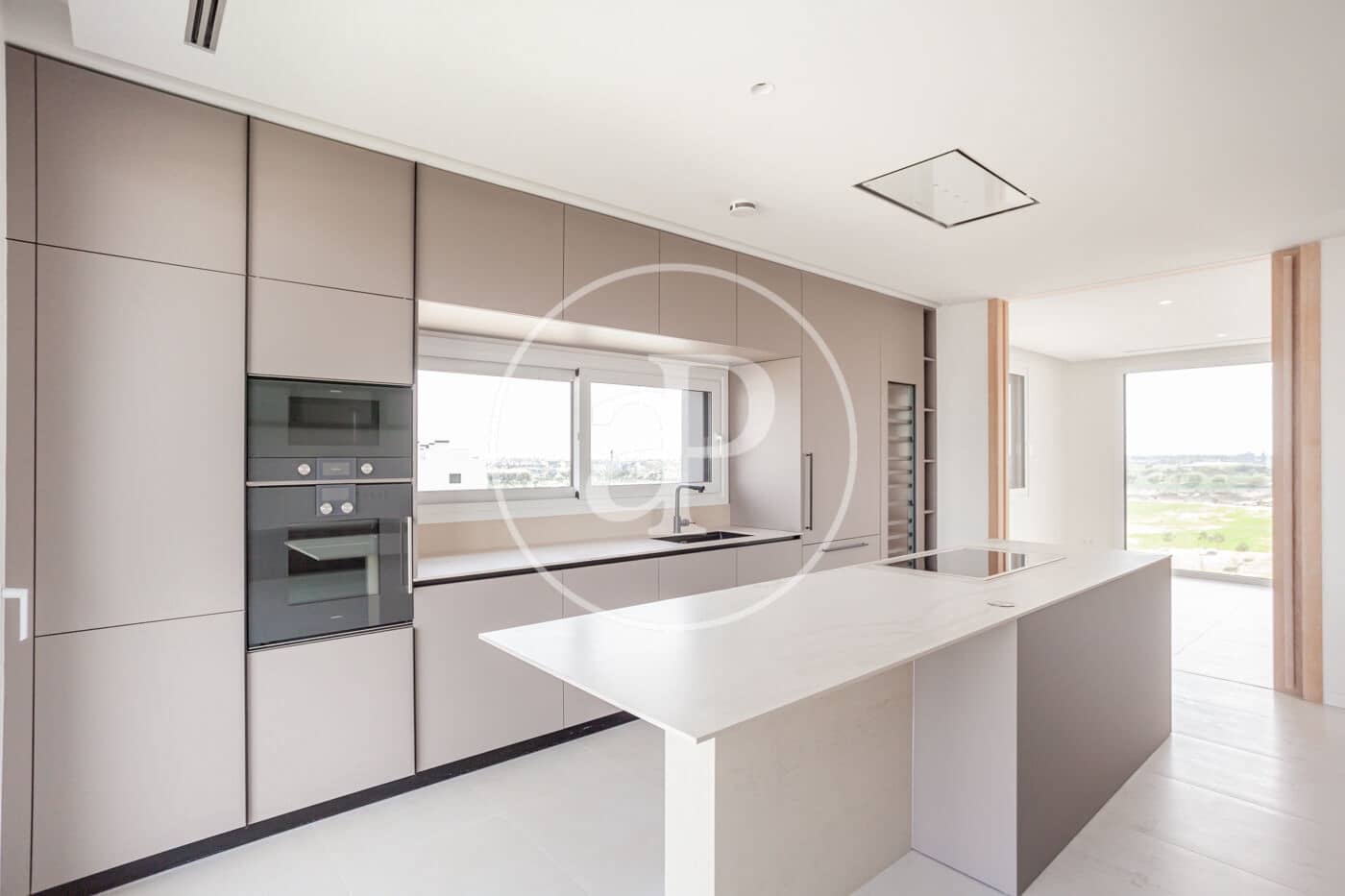 5 soveværelse Lejlighed til leje i Pozuelo de Alarcon med swimmingpool - € 18.000 (Ref: 9118970)