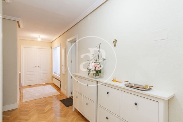 6 soveværelse Villa til salg i Alameda de Osuna, Madrid by med swimmingpool - € 1.080.000 (Ref: 9125358)