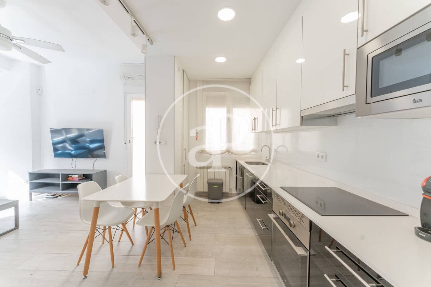 3 quarto Apartamento para arrendar em Madrid cidade - 3 300 € (Ref: 9125359)