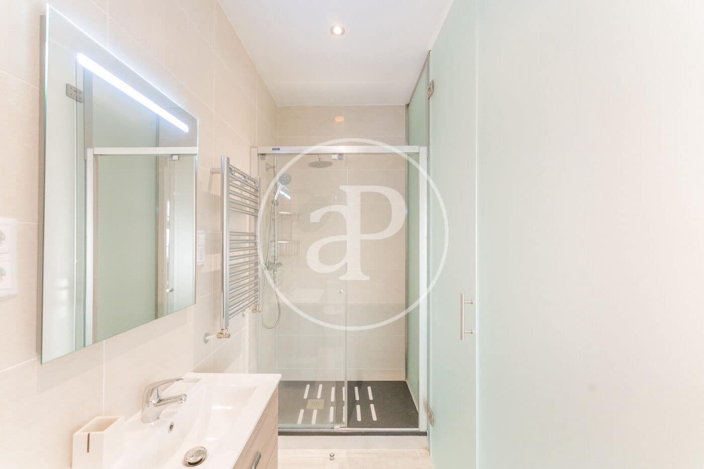 3 quarto Apartamento para arrendar em Madrid cidade - 3 300 € (Ref: 9125359)