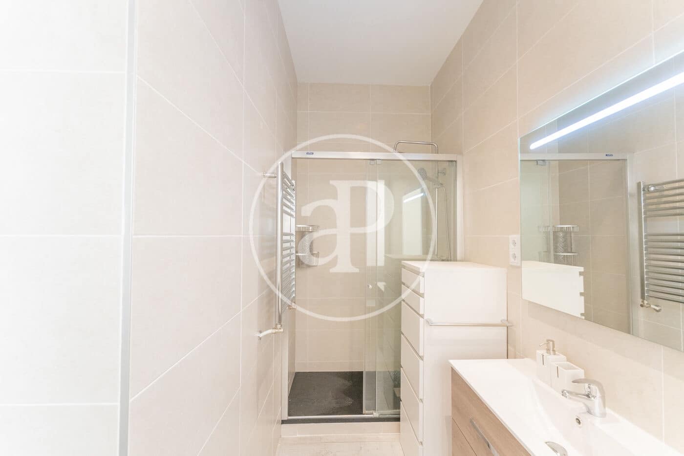 3 quarto Apartamento para arrendar em Madrid cidade - 3 300 € (Ref: 9125359)