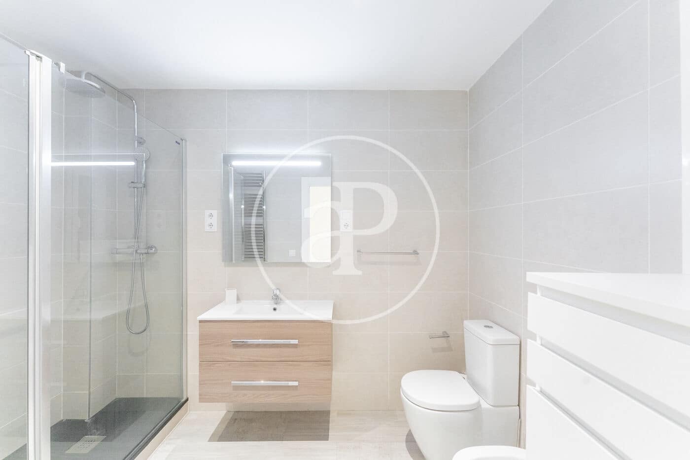 3 quarto Apartamento para arrendar em Madrid cidade - 3 300 € (Ref: 9125359)