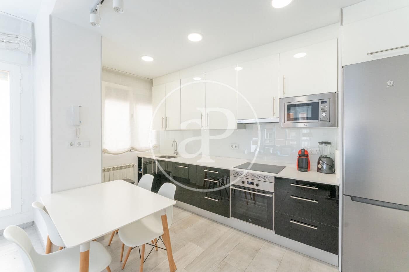 3 quarto Apartamento para arrendar em Madrid cidade - 3 300 € (Ref: 9125359)