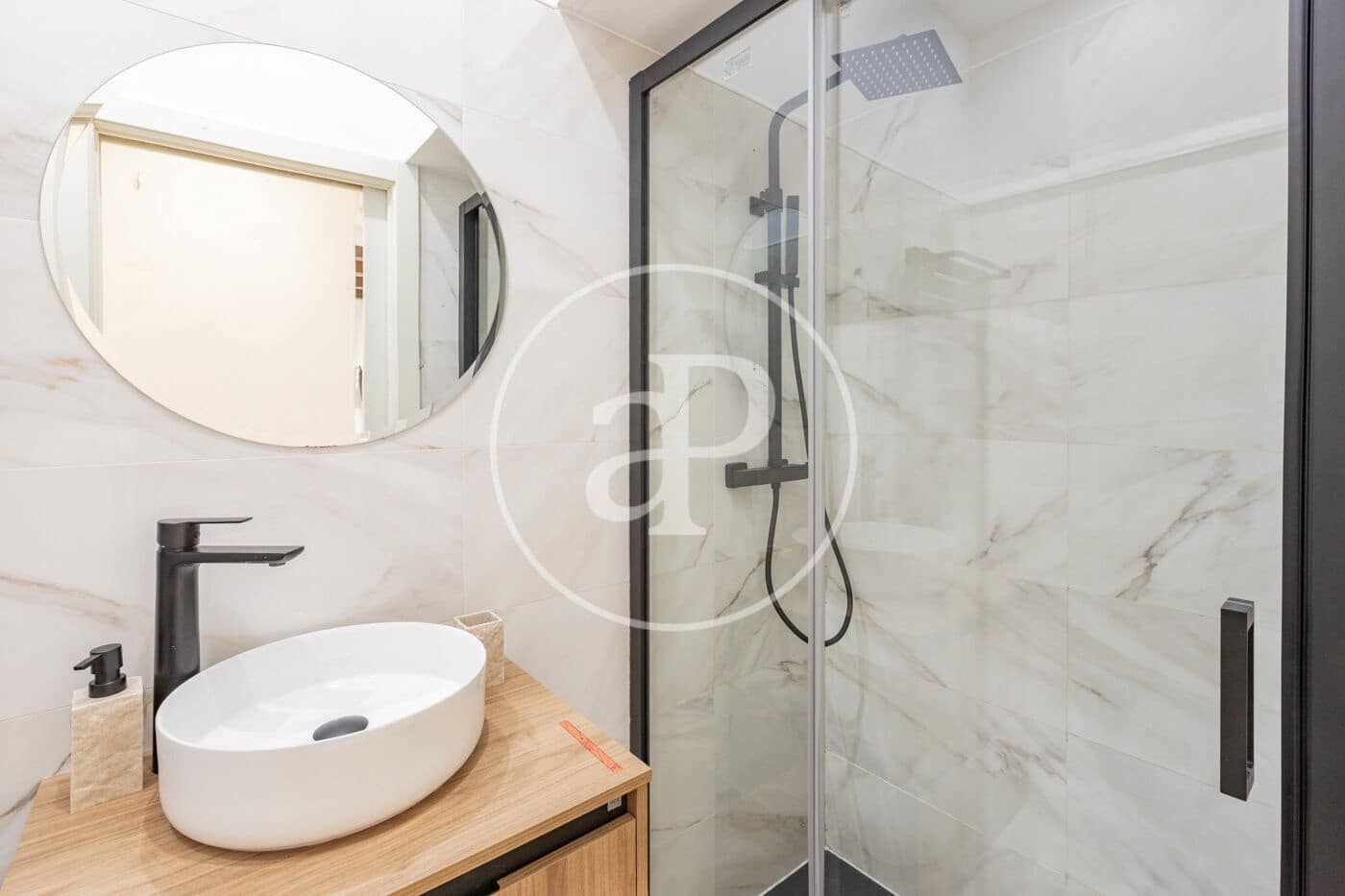 1 quarto Apartamento para arrendar em Madrid cidade - 1 300 € (Ref: 9128573)