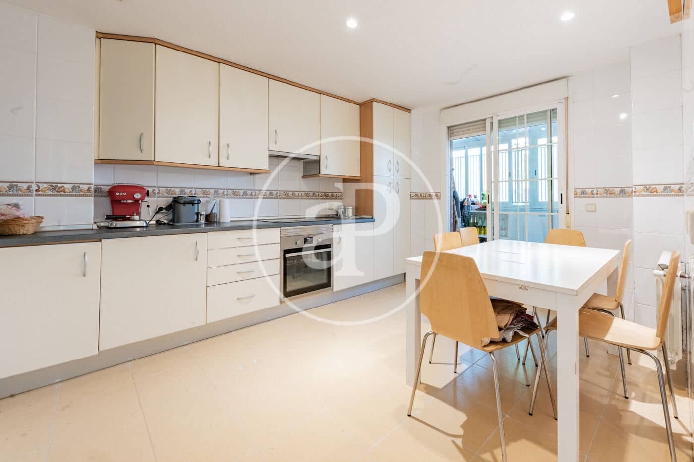 8 sypialnia Willa na sprzedaż w San Sebastian de los Reyes z basenem - 999 000 € (Ref: 9128574)