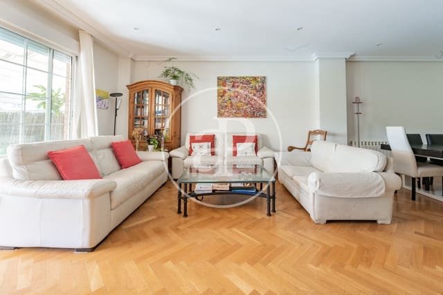 8 soveværelse Villa til salg i San Sebastián de los Reyes med swimmingpool - € 999.000 (Ref: 9128574)