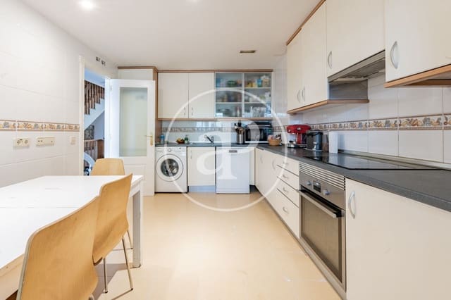 8 soveværelse Villa til salg i San Sebastián de los Reyes med swimmingpool - € 999.000 (Ref: 9128574)