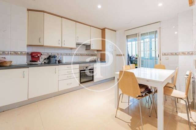 8 soveværelse Villa til salg i San Sebastián de los Reyes med swimmingpool - € 999.000 (Ref: 9128574)