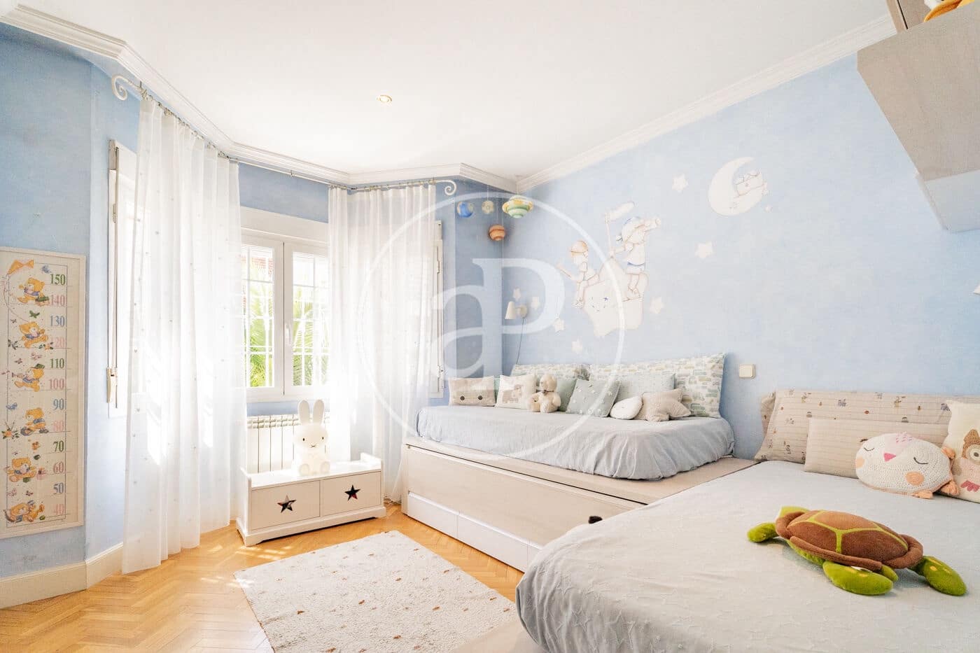 5 soveværelse Villa til salg i Madrid by med swimmingpool - € 1.140.000 (Ref: 9128579)