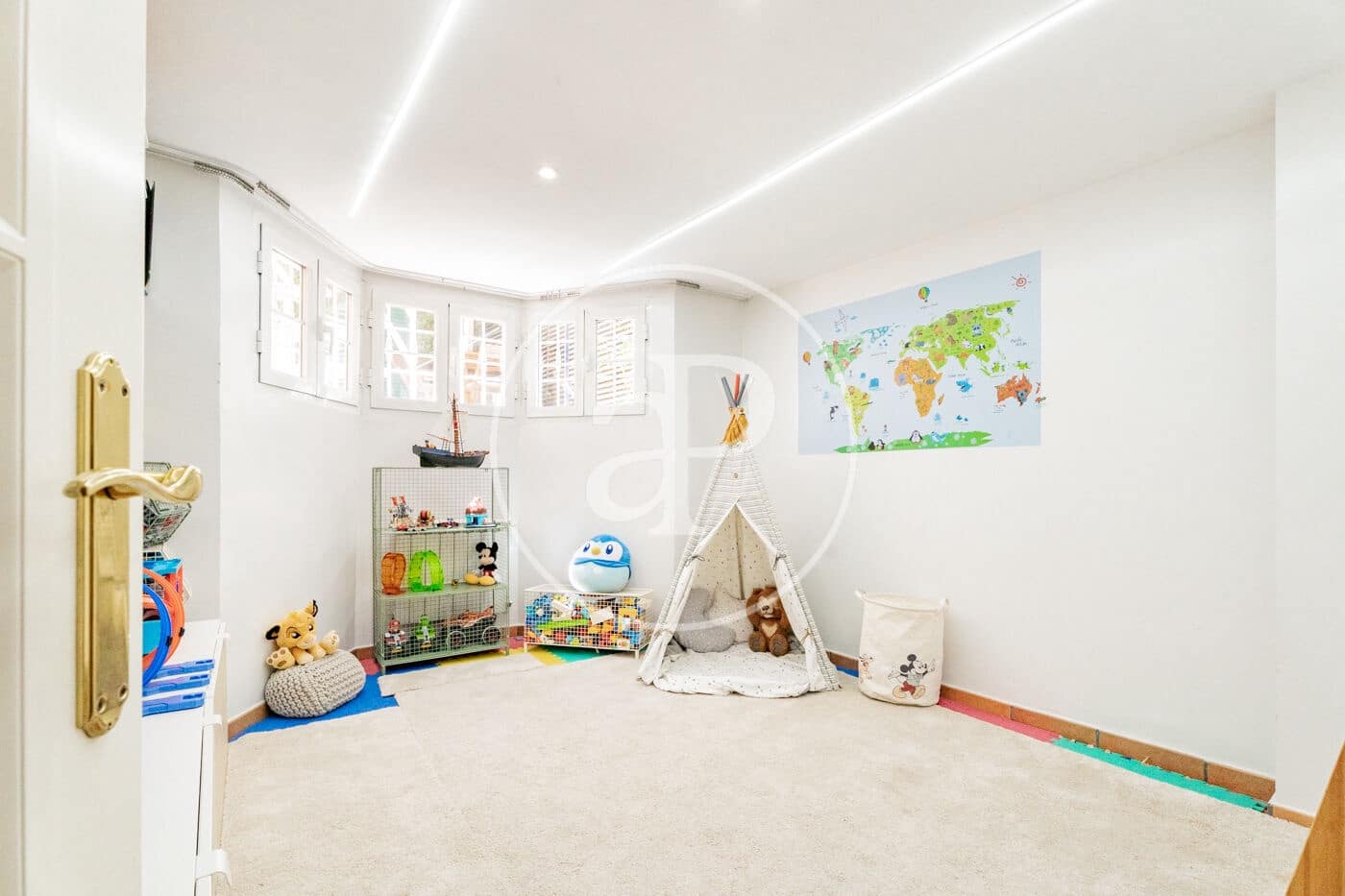 5 soveværelse Villa til salg i Madrid by med swimmingpool - € 1.140.000 (Ref: 9128579)