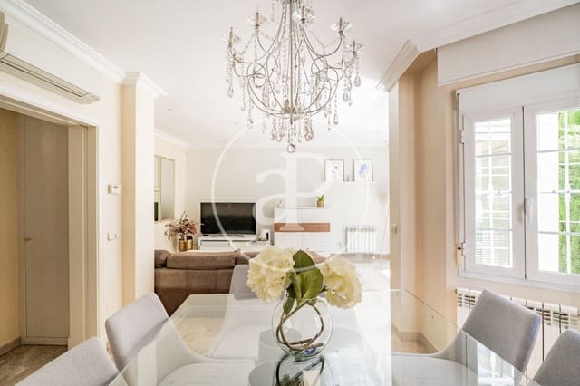 5 Zimmer Villa zu verkaufen in Aravaca, Madrid Stadt mit Pool - 1.140.000 € (Ref: 9128579)