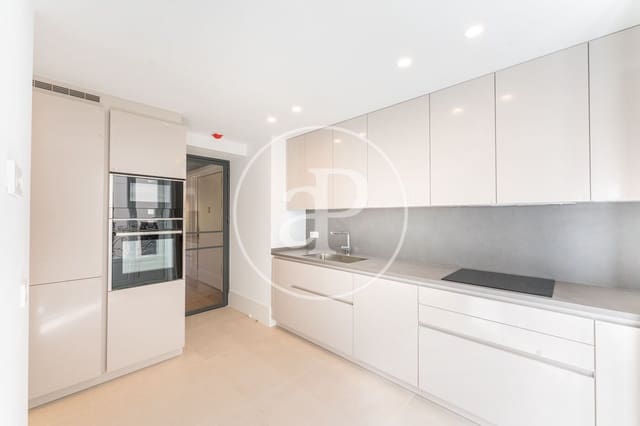 3 soveværelse Lejlighed til leje i Almagro, Madrid by med swimmingpool - € 5.500 (Ref: 9132620)