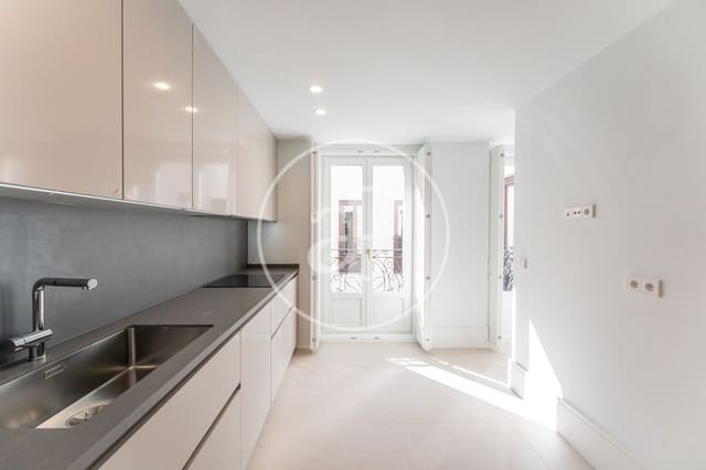 3 soveværelse Lejlighed til leje i Almagro, Madrid by med swimmingpool - € 5.500 (Ref: 9132620)