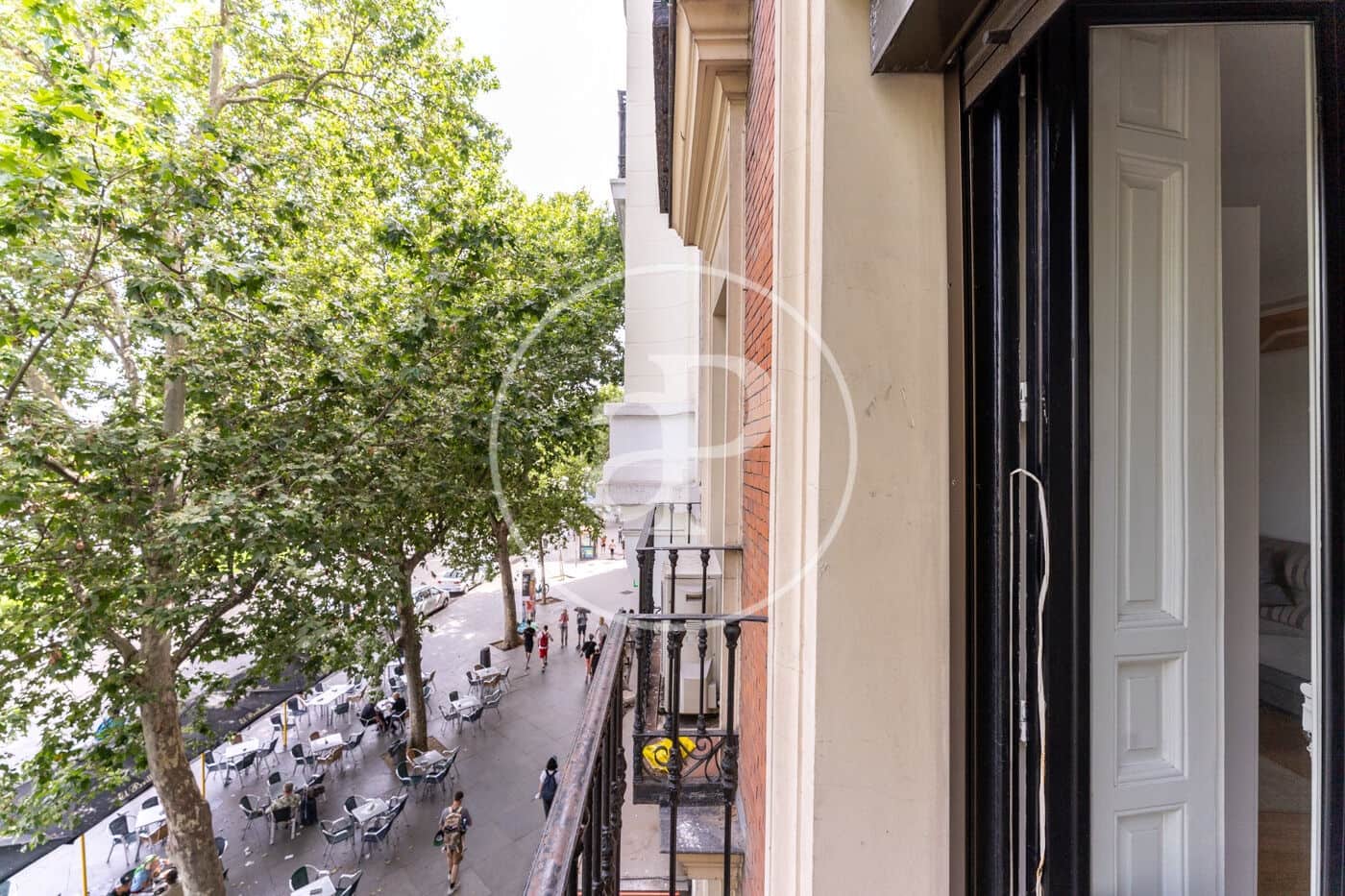 2 slaapkamer Appartement te huur in Madrid stad - € 2.000 (Ref: 9132621)