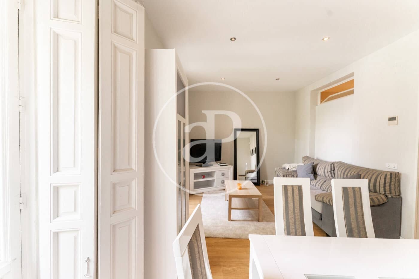 2 slaapkamer Appartement te huur in Madrid stad - € 2.000 (Ref: 9132621)
