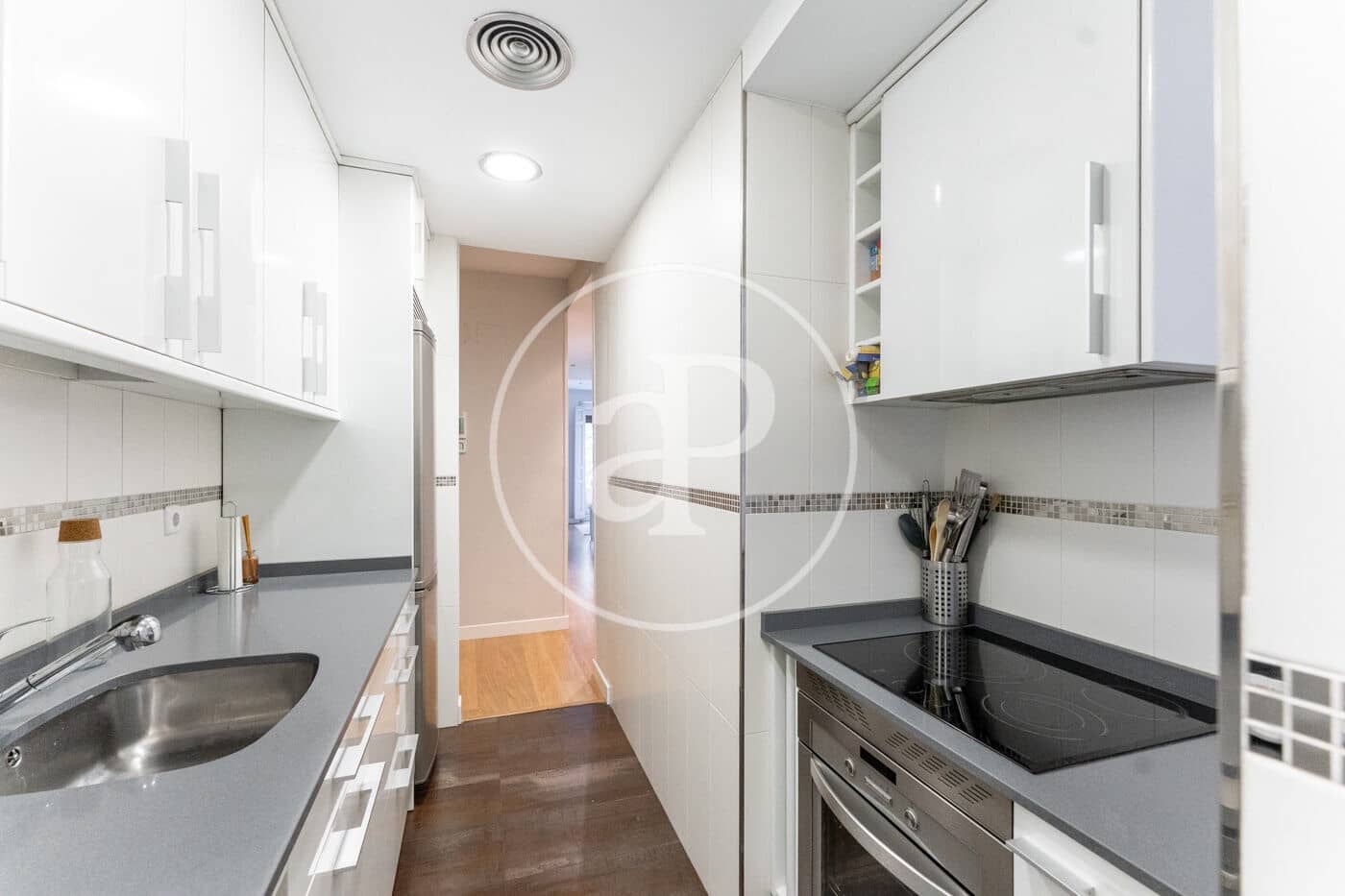 2 slaapkamer Appartement te huur in Madrid stad - € 2.000 (Ref: 9132621)
