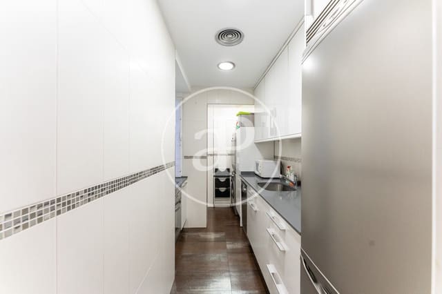 2 slaapkamer Appartement te huur in Embajadores, Madrid stad - € 2.000 (Ref: 9132621)