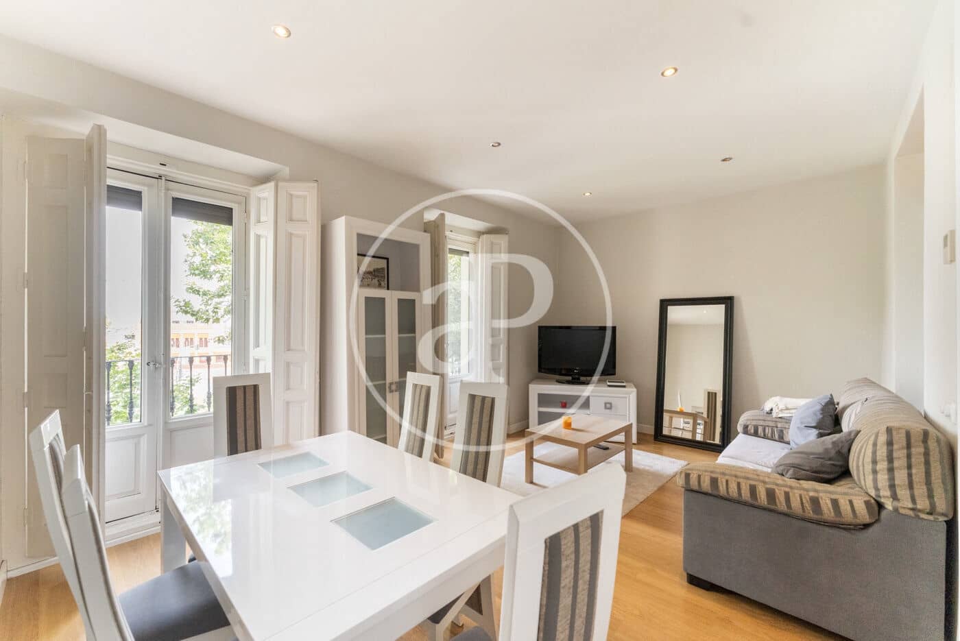 2 slaapkamer Appartement te huur in Madrid stad - € 2.000 (Ref: 9132621)