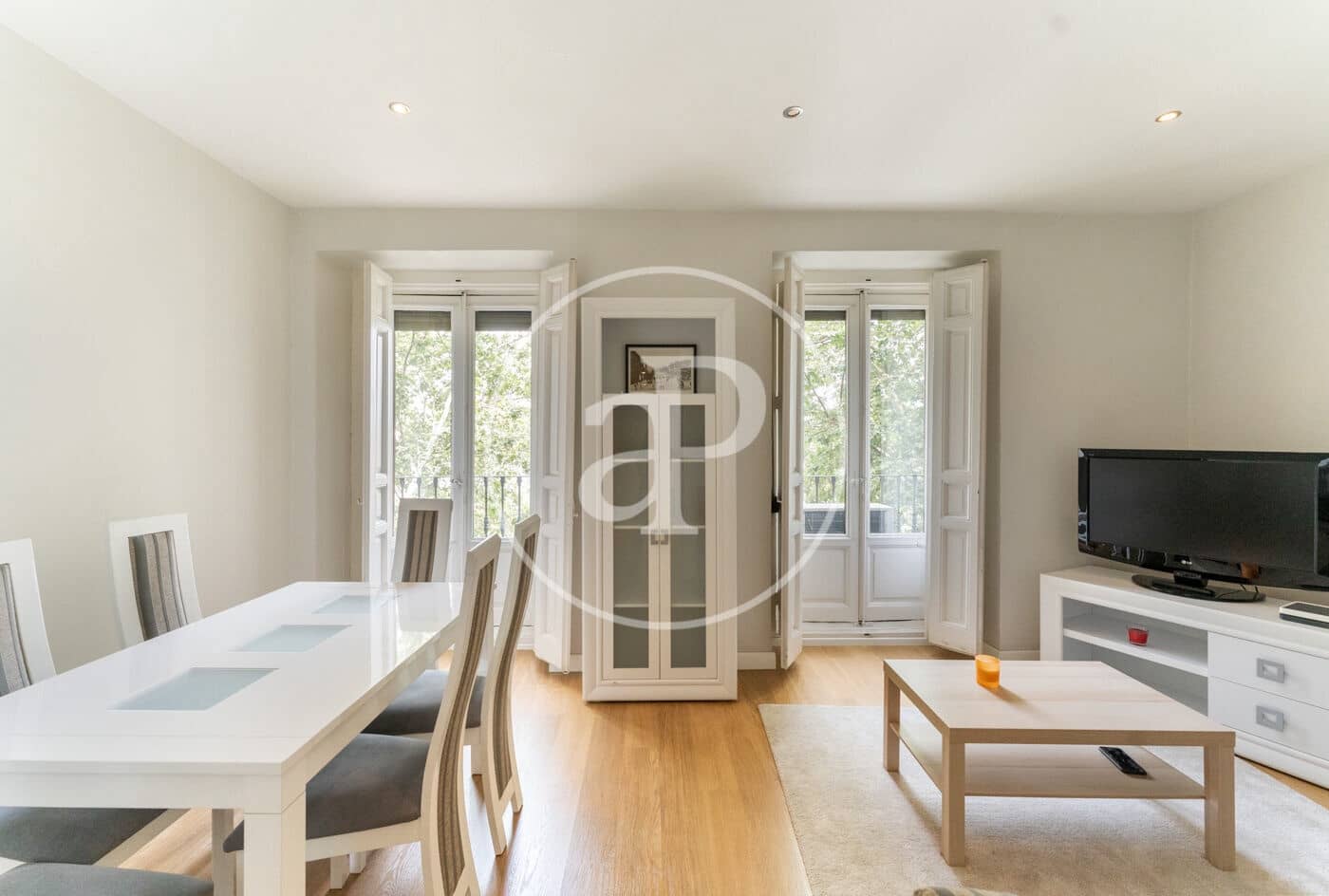 2 slaapkamer Appartement te huur in Madrid stad - € 2.000 (Ref: 9132621)