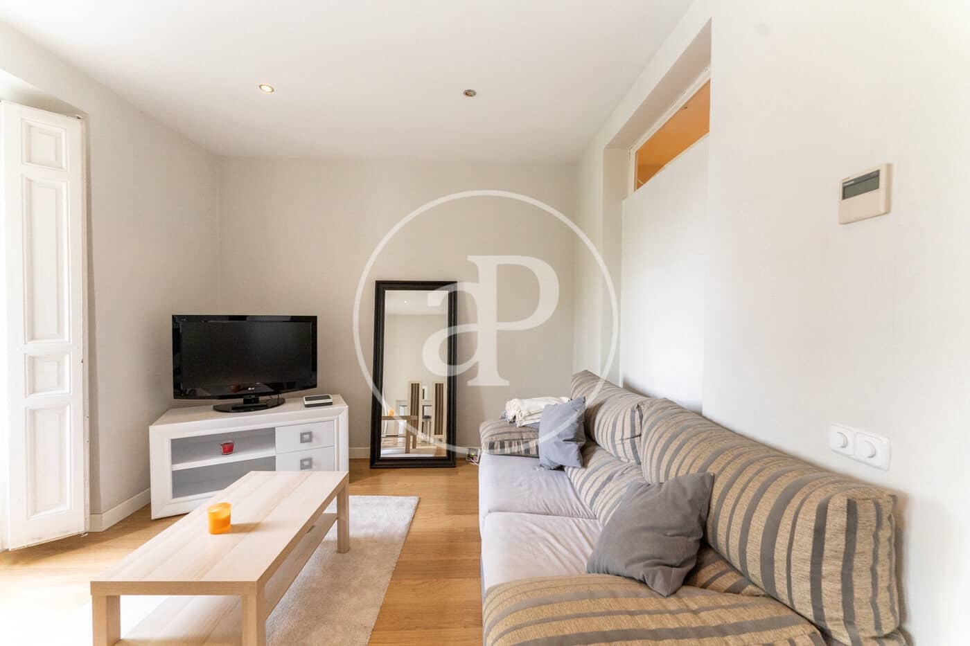 2 slaapkamer Appartement te huur in Madrid stad - € 2.000 (Ref: 9132621)