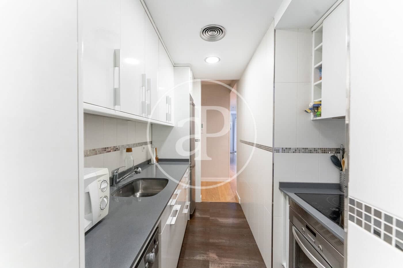 2 slaapkamer Appartement te huur in Madrid stad - € 2.000 (Ref: 9132621)