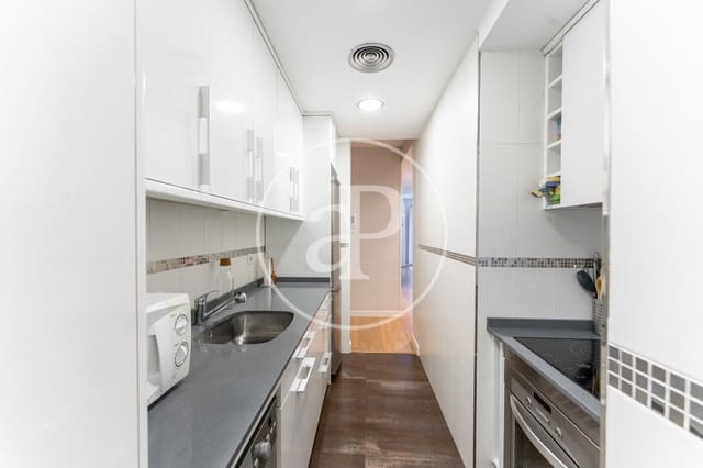 2 slaapkamer Appartement te huur in Embajadores, Madrid stad - € 2.000 (Ref: 9132621)