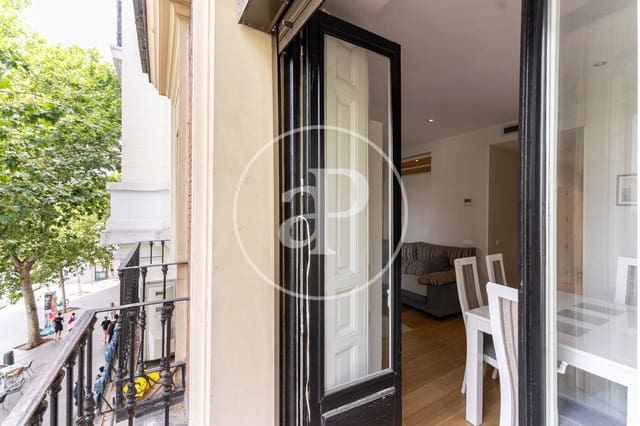 2 slaapkamer Appartement te huur in Embajadores, Madrid stad - € 2.000 (Ref: 9132621)