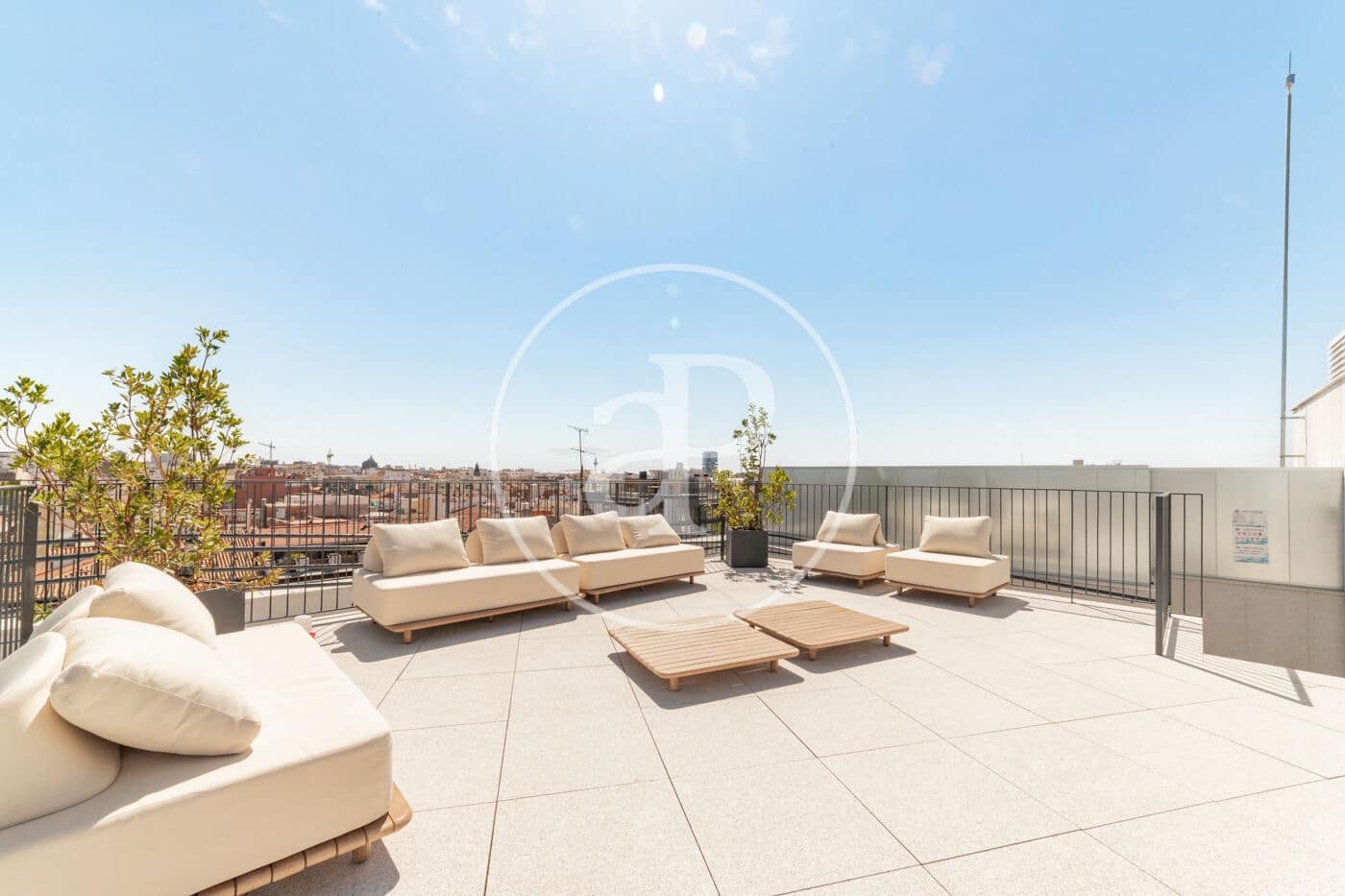 2 soverom Leilighet til leie i Madrid by med svømmebasseng - € 5 400 (Ref: 9137386)