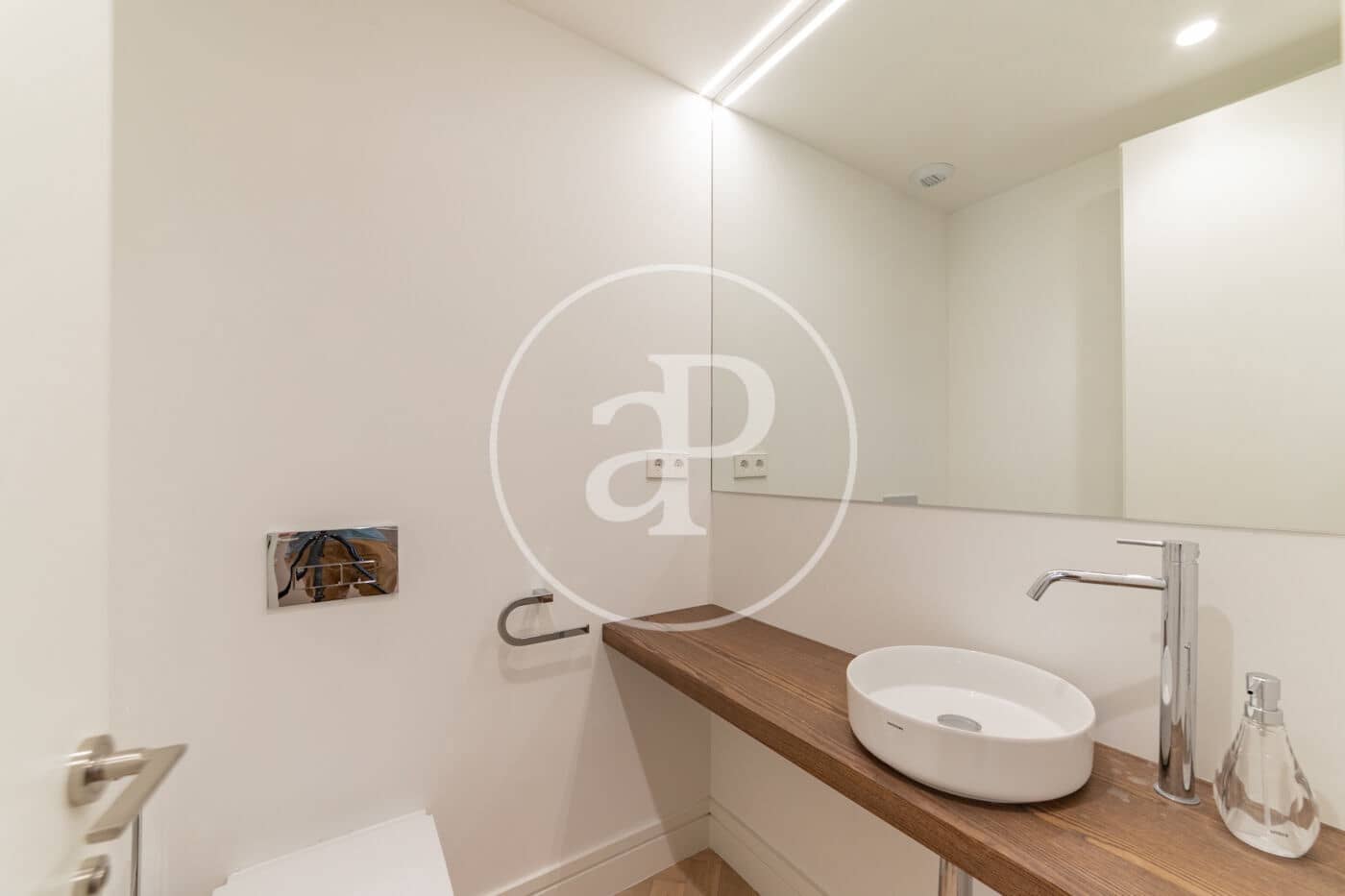 2 soverom Leilighet til leie i Madrid by med svømmebasseng - € 5 400 (Ref: 9137386)