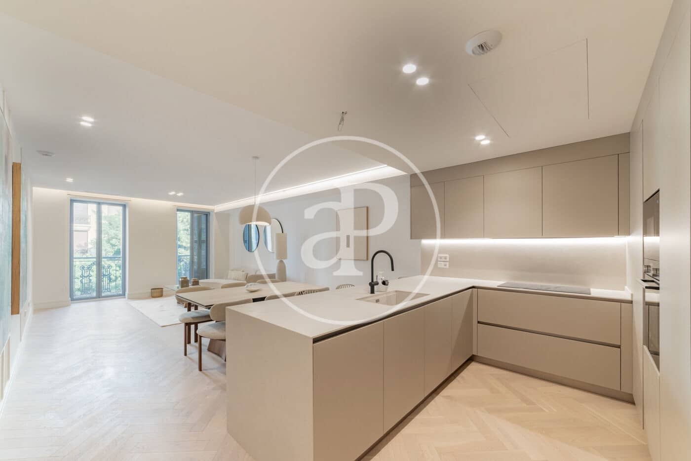 2 soverom Leilighet til leie i Madrid by med svømmebasseng - € 5 400 (Ref: 9137386)