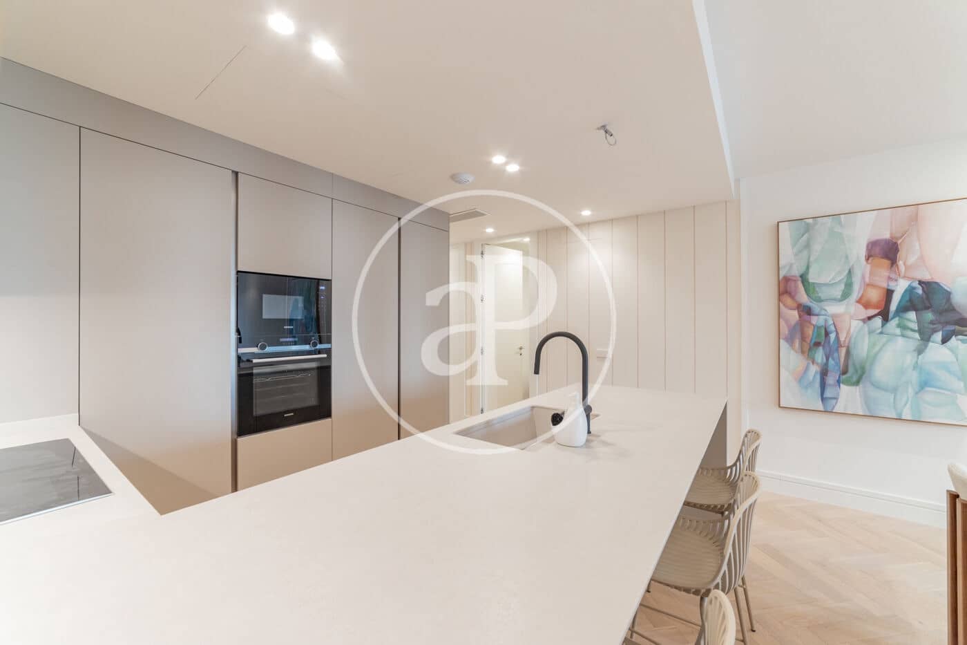 2 soverom Leilighet til leie i Madrid by med svømmebasseng - € 5 400 (Ref: 9137386)