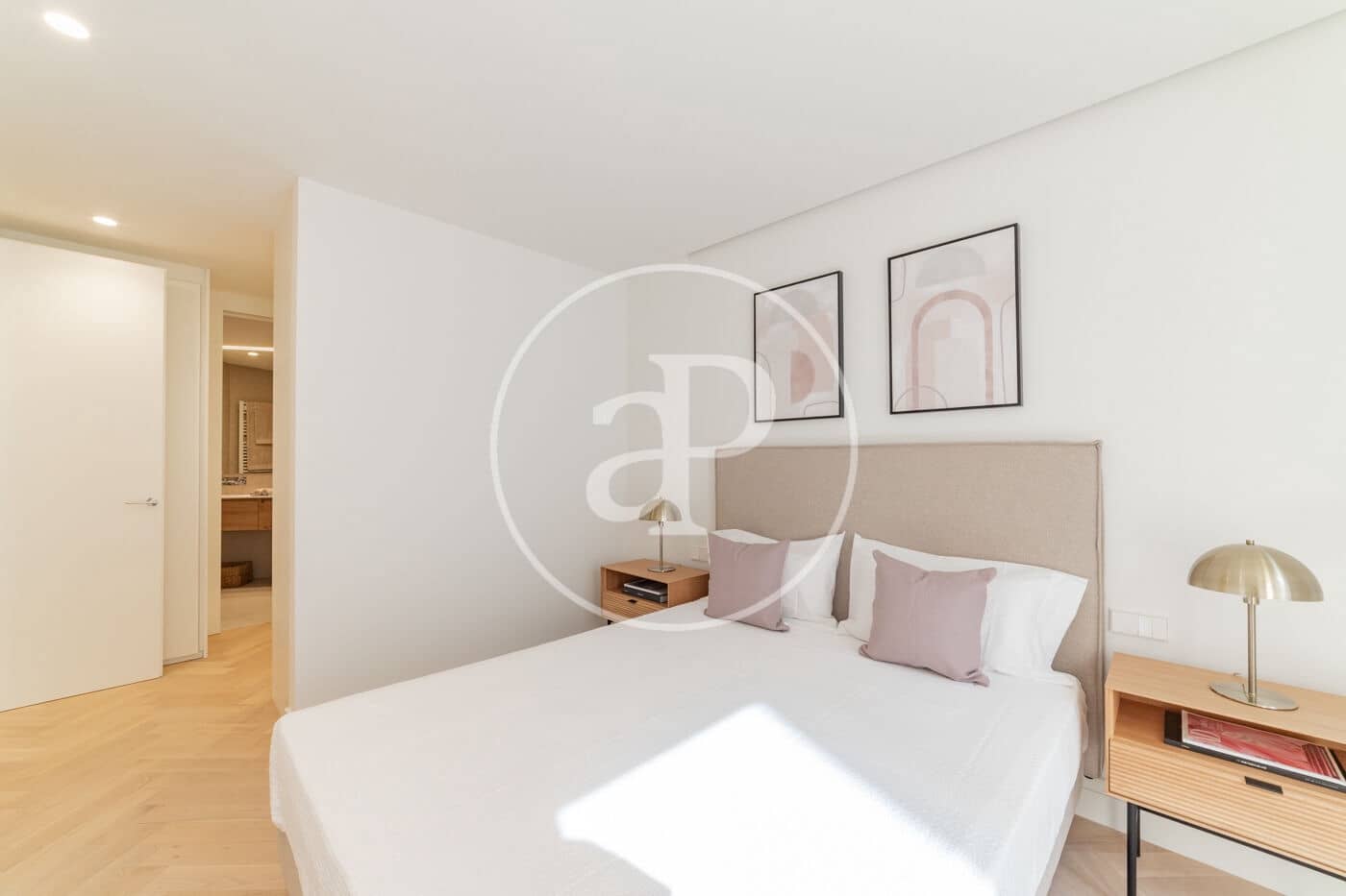 2 soverom Leilighet til leie i Madrid by med svømmebasseng - € 5 400 (Ref: 9137386)