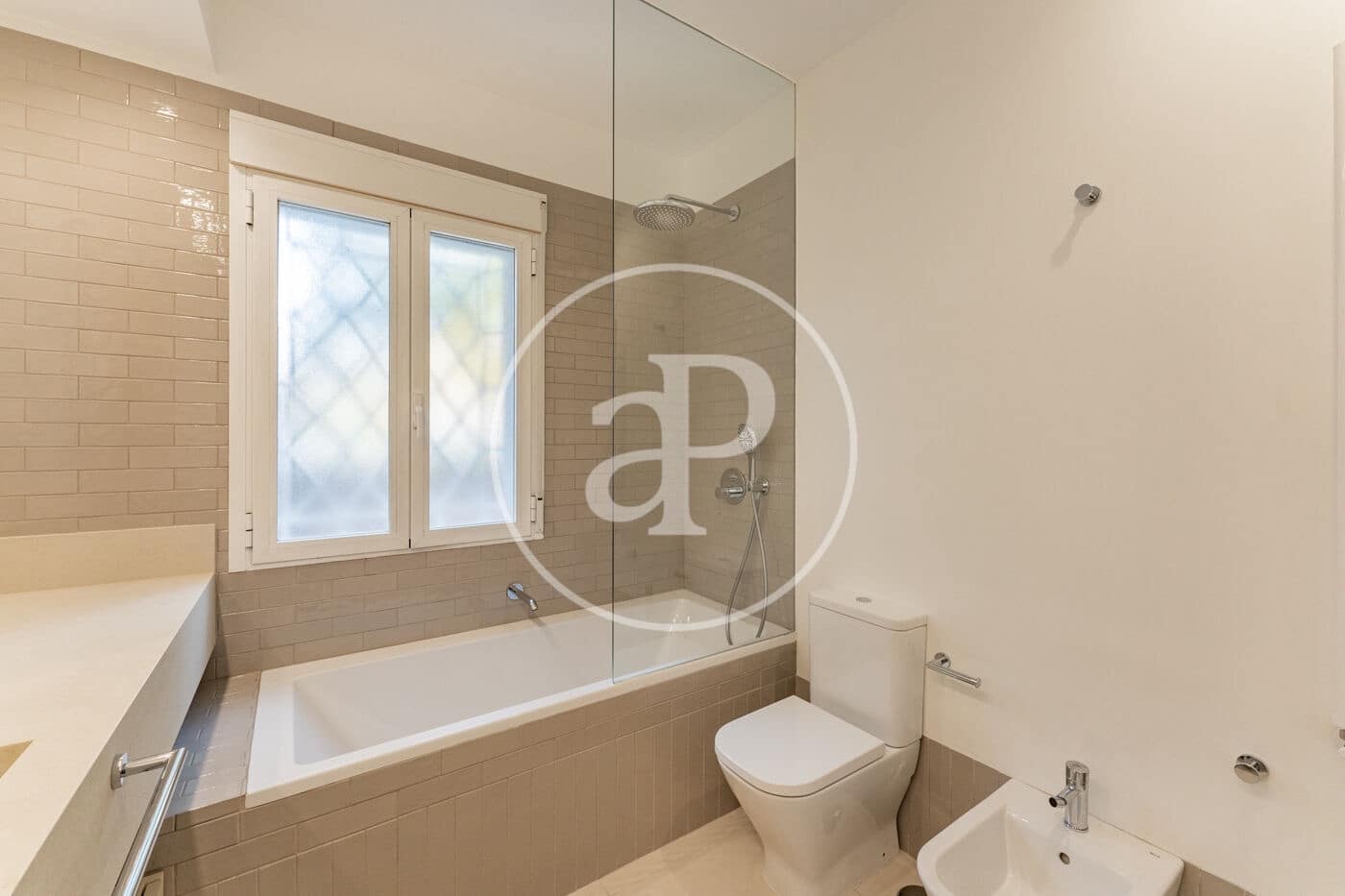 3 soveværelse Lejlighed til leje i Madrid by - € 5.000 (Ref: 9137387)