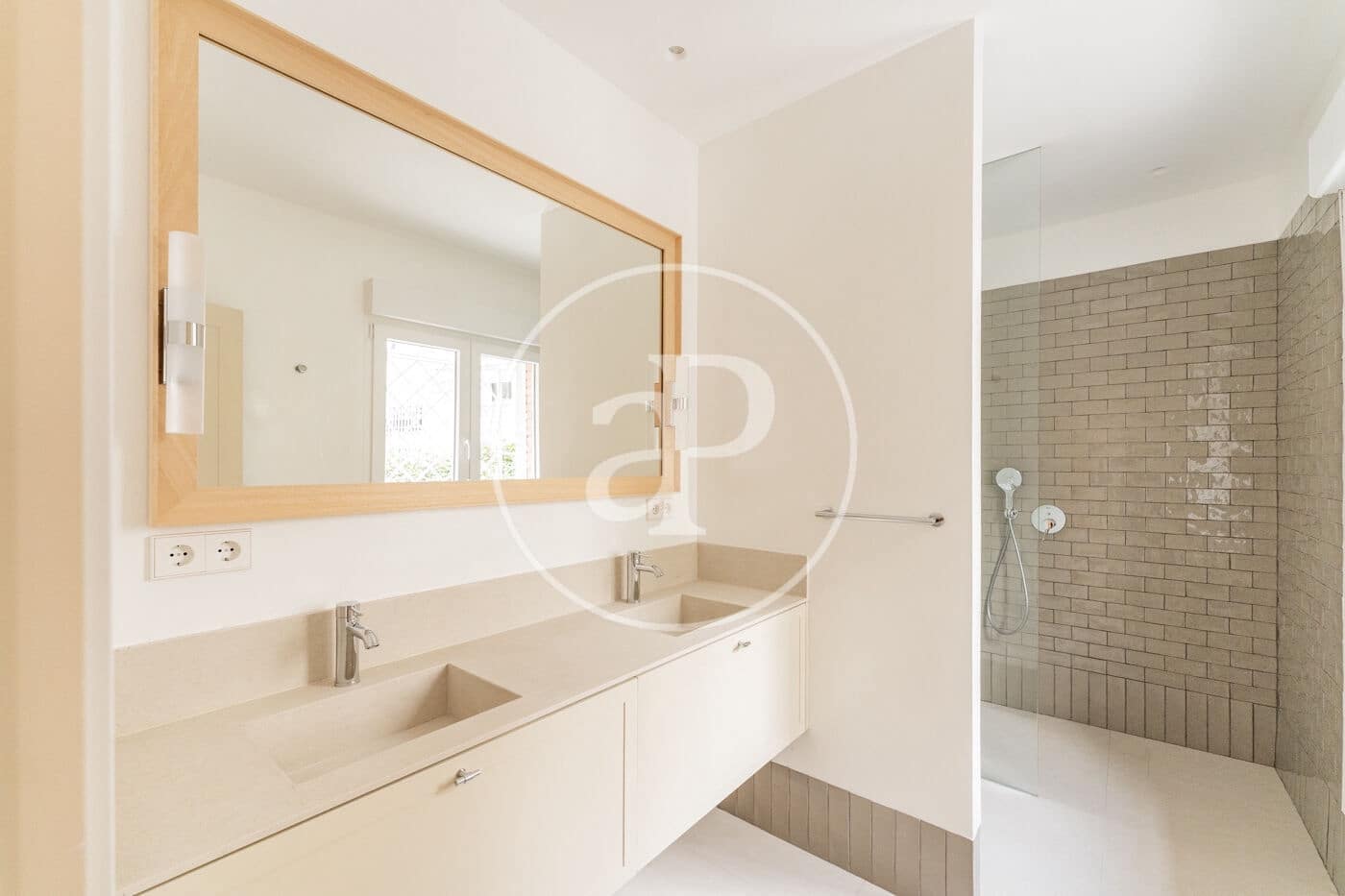 3 soveværelse Lejlighed til leje i Madrid by - € 5.000 (Ref: 9137387)