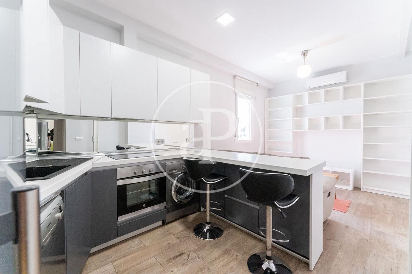 2 slaapkamer Appartement te huur in Madrid stad - € 1.600 (Ref: 9141808)