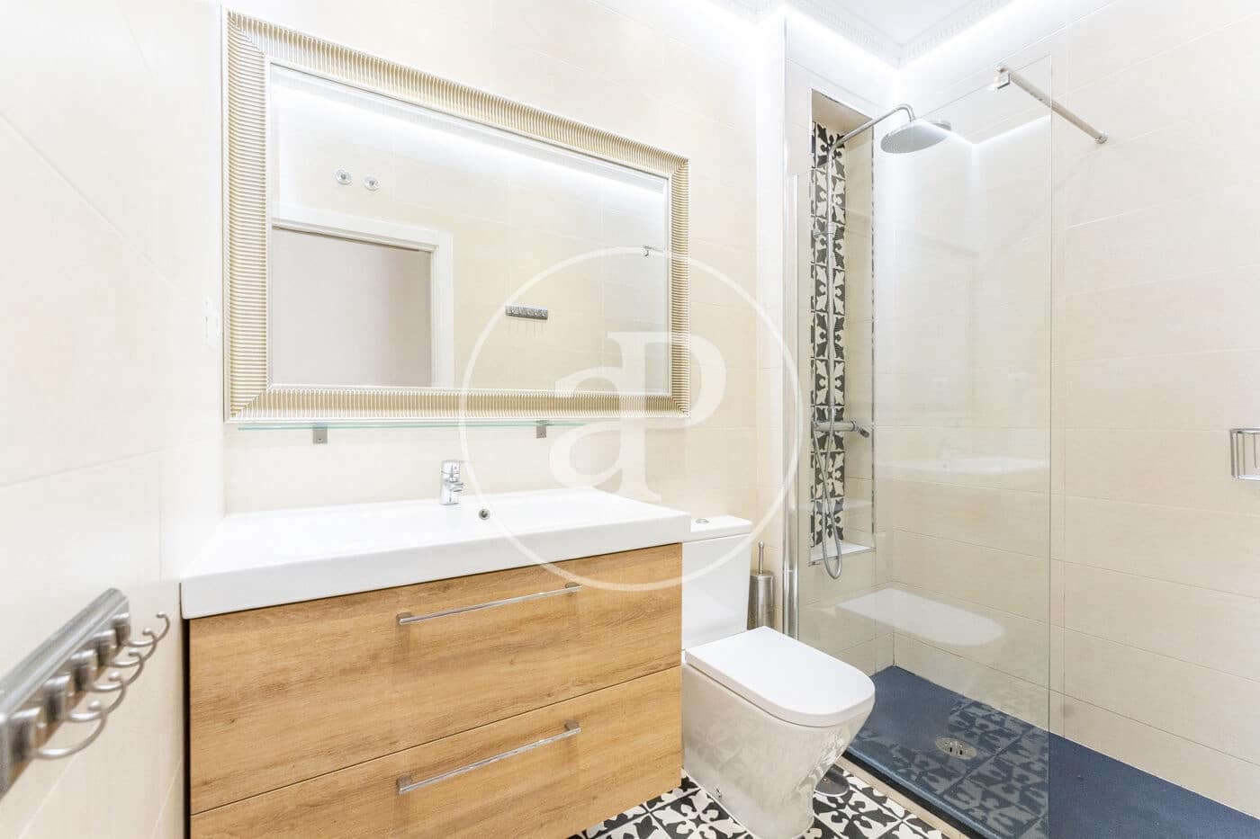 2 slaapkamer Appartement te huur in Madrid stad - € 1.600 (Ref: 9141808)