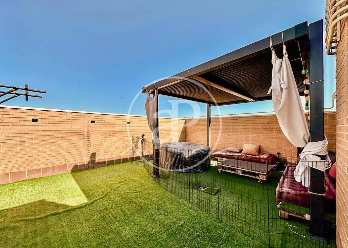 2 soveværelse Penthouse til salg i La Moraleja med swimmingpool - € 620.000 (Ref: 9141811)