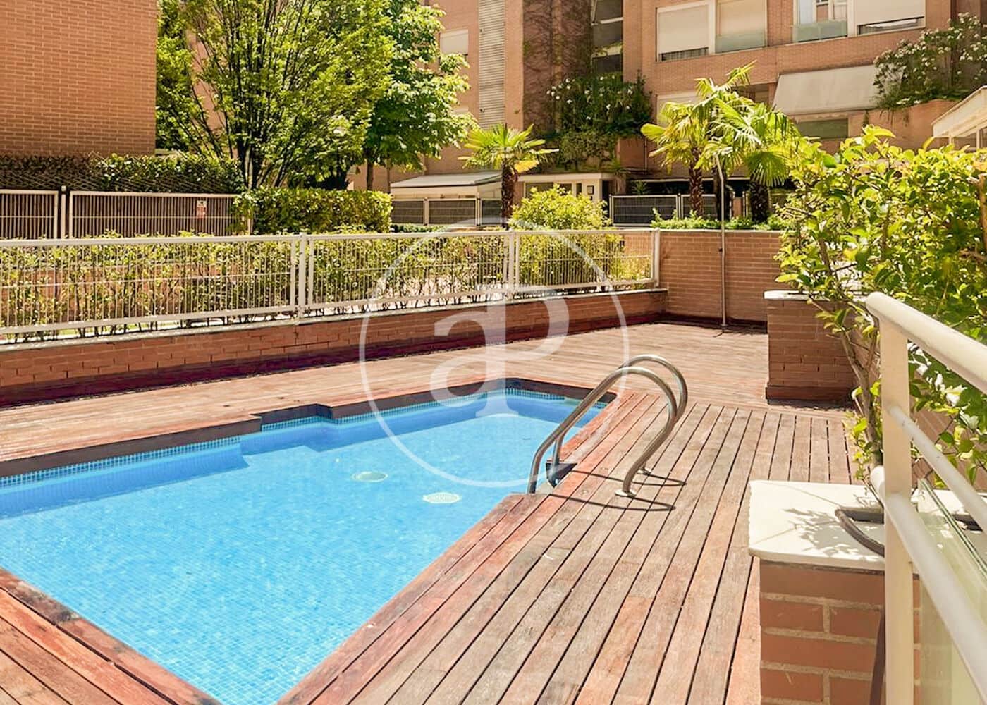 2 soveværelse Penthouse til salg i La Moraleja med swimmingpool - € 620.000 (Ref: 9141811)