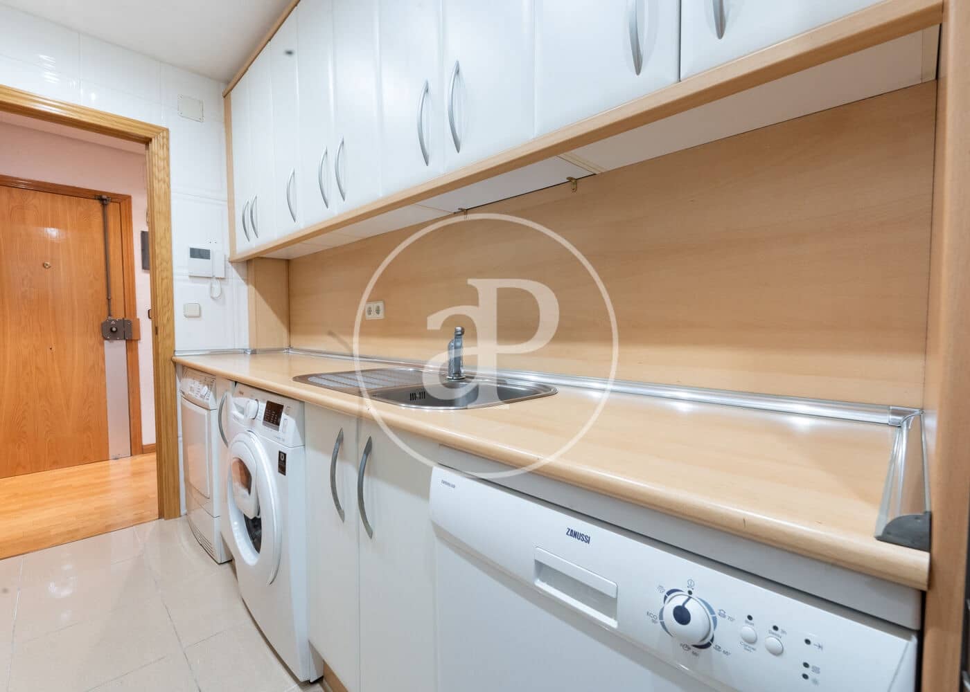 2 quarto Apartamento para arrendar em Madrid cidade com garagem - 2 200 € (Ref: 9147453)