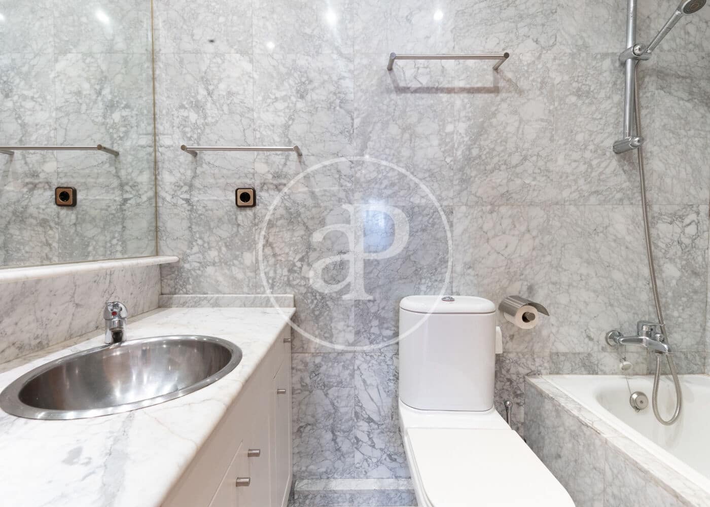2 quarto Apartamento para arrendar em Madrid cidade com garagem - 2 200 € (Ref: 9147453)