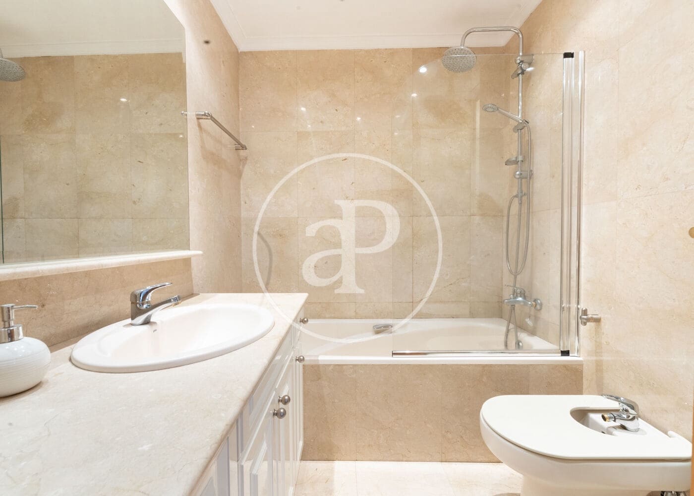 2 quarto Apartamento para arrendar em Madrid cidade com garagem - 2 200 € (Ref: 9147453)