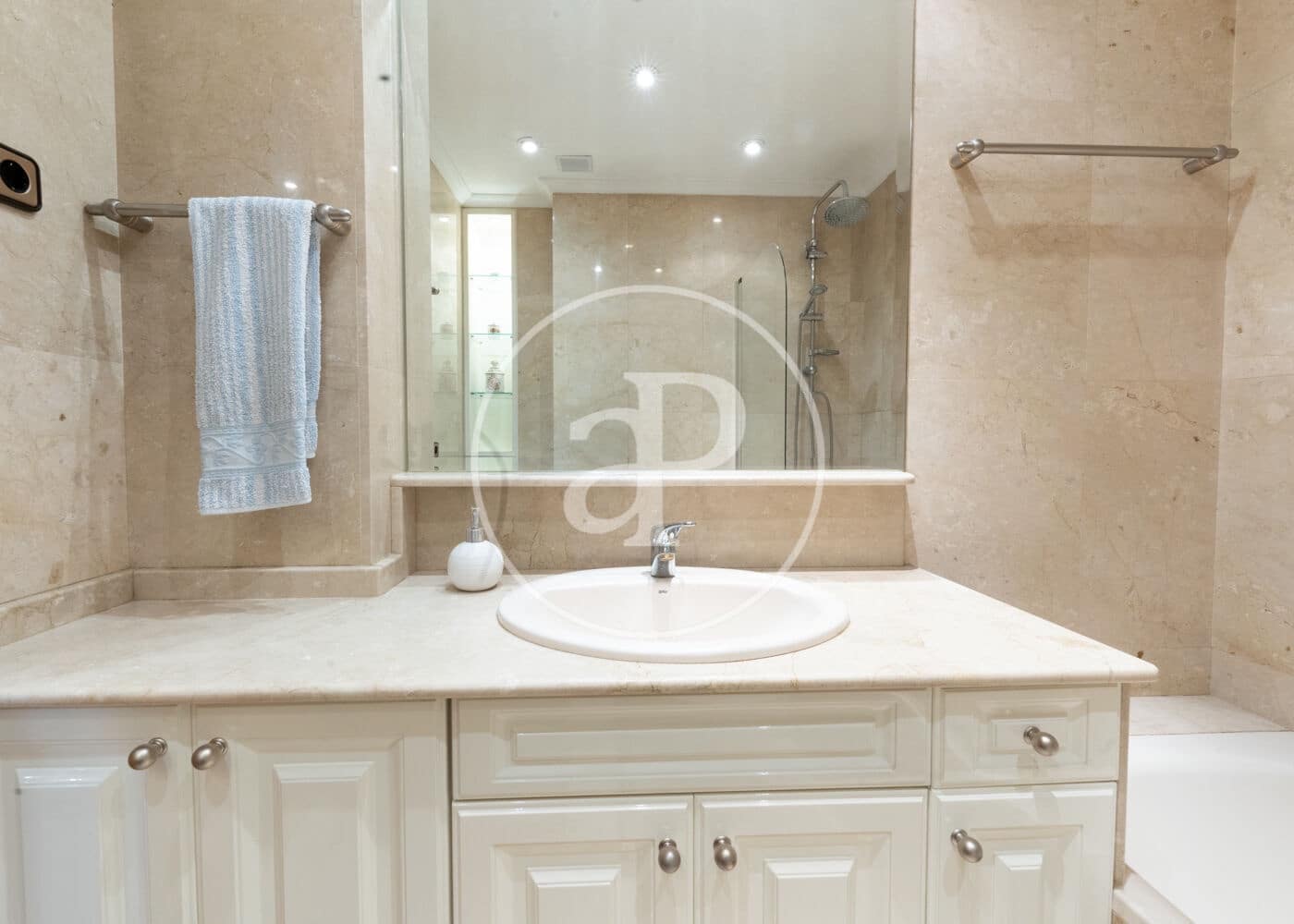 2 quarto Apartamento para arrendar em Madrid cidade com garagem - 2 200 € (Ref: 9147453)
