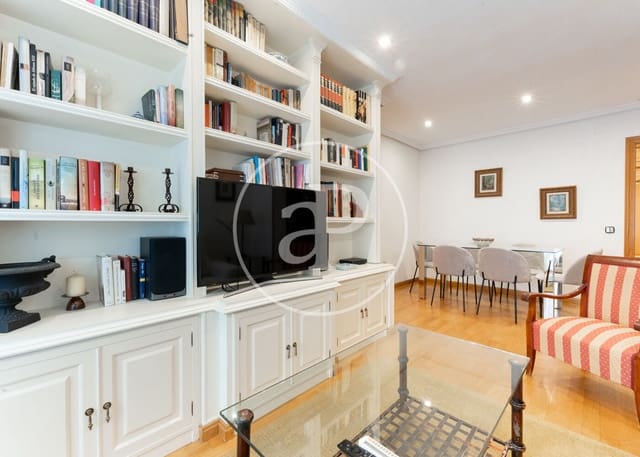 2 quarto Apartamento para arrendar em Rios Rosas, Madrid cidade com garagem - 2 200 € (Ref: 9147453)