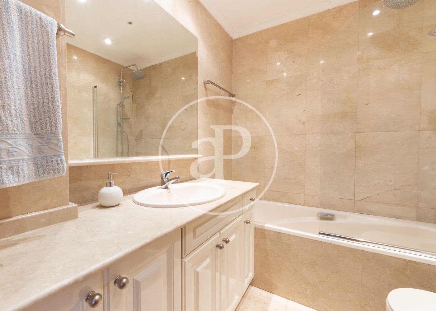 2 quarto Apartamento para arrendar em Madrid cidade com garagem - 2 200 € (Ref: 9147453)