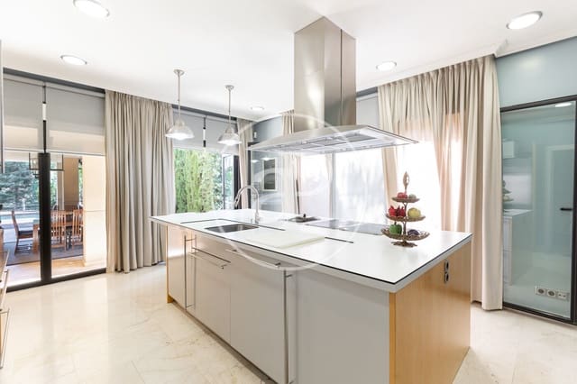 5 bedroom Villa for sale in Torrelodones - € 1,690,000 (Ref: 9152434)