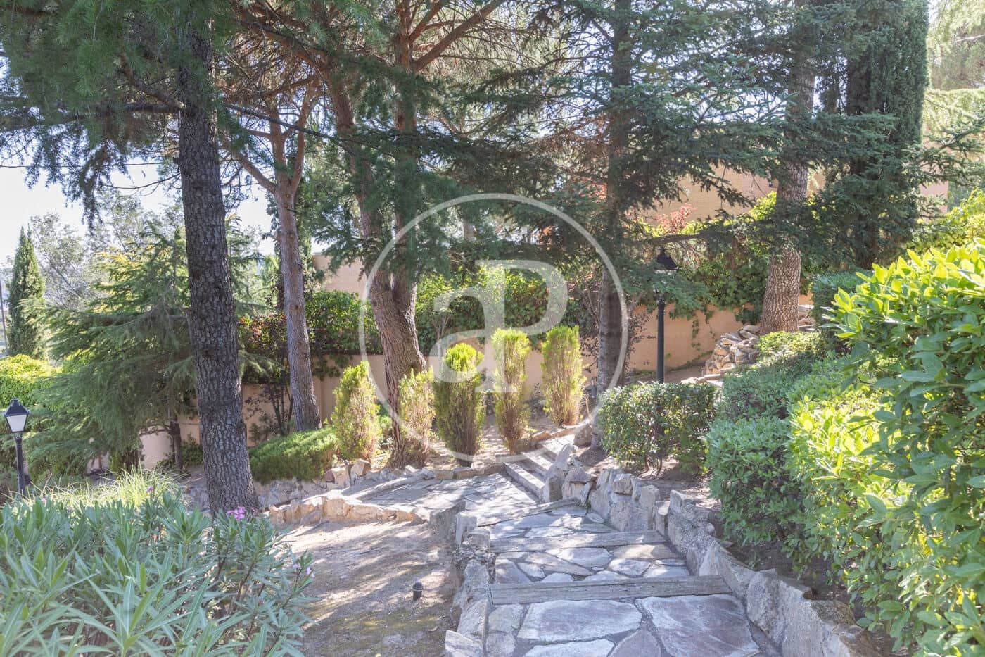 5 bedroom Villa for sale in Torrelodones - € 1,690,000 (Ref: 9152434)