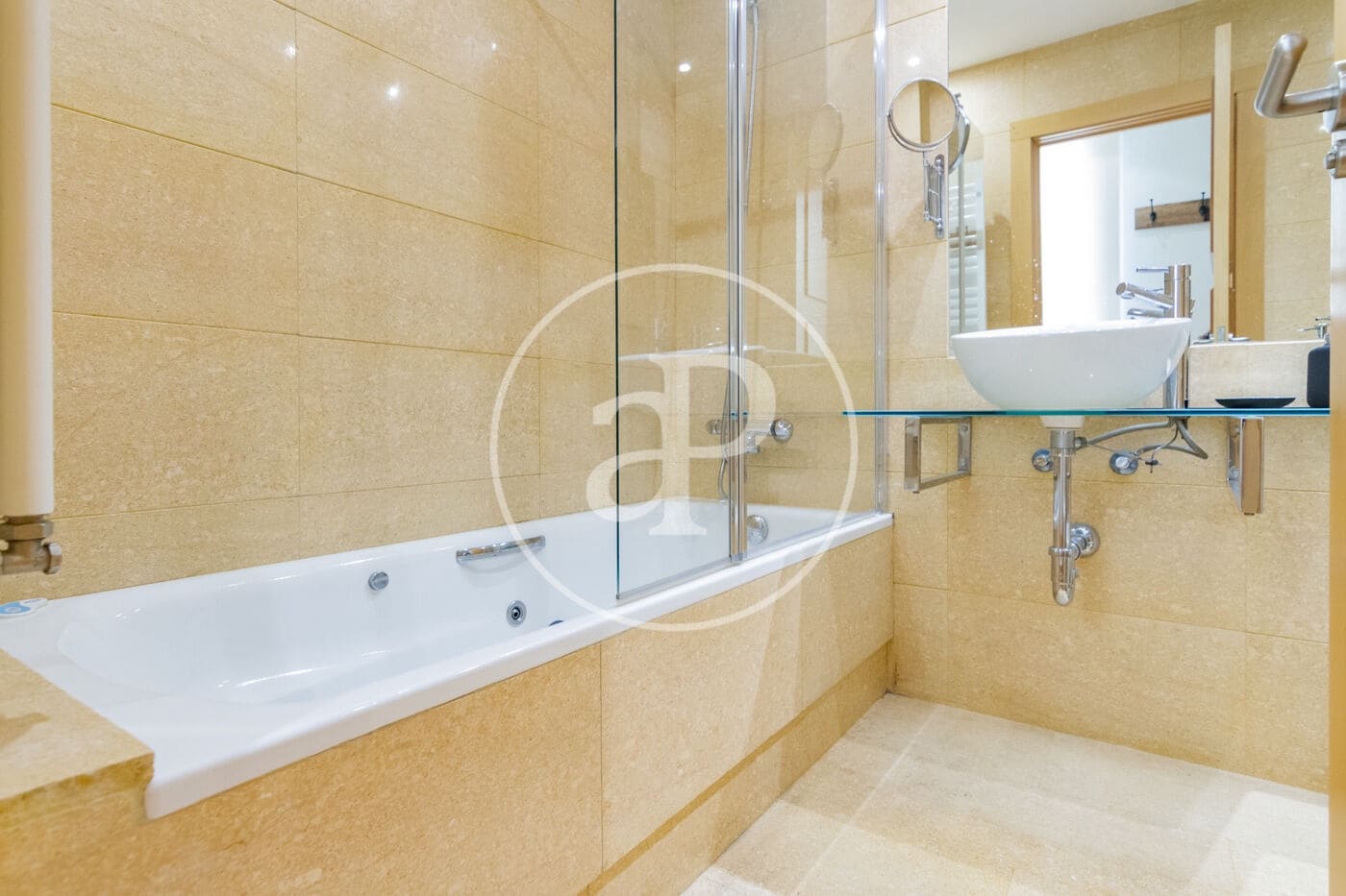 Appartement de 2 chambres à louer à Madrid ville - 3 000 € (Ref: 9152436)