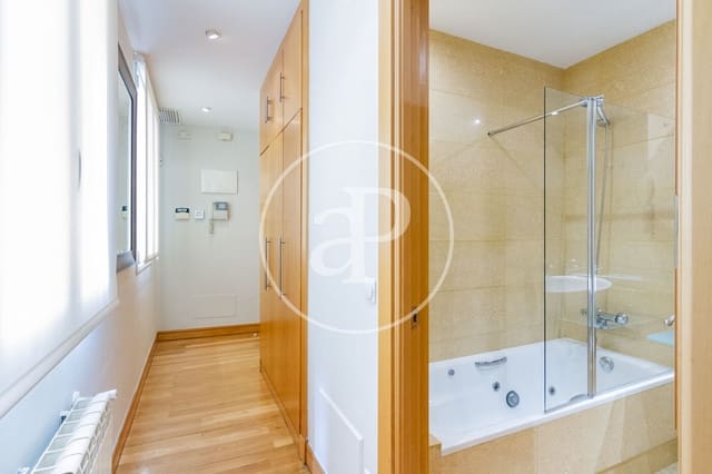 Appartement de 2 chambres à louer à Justicia, Madrid ville - 3 000 € (Ref: 9152436)