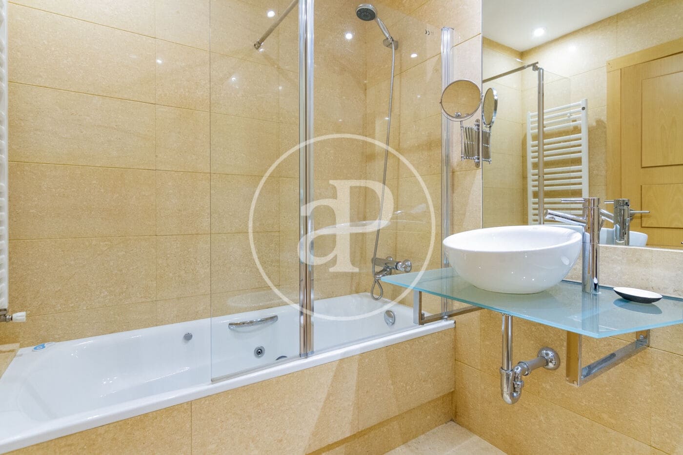 Appartement de 2 chambres à louer à Madrid ville - 3 000 € (Ref: 9152436)